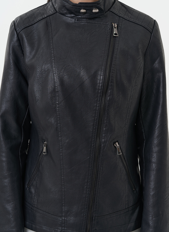 Куртка женская из эко кожи черного цвета