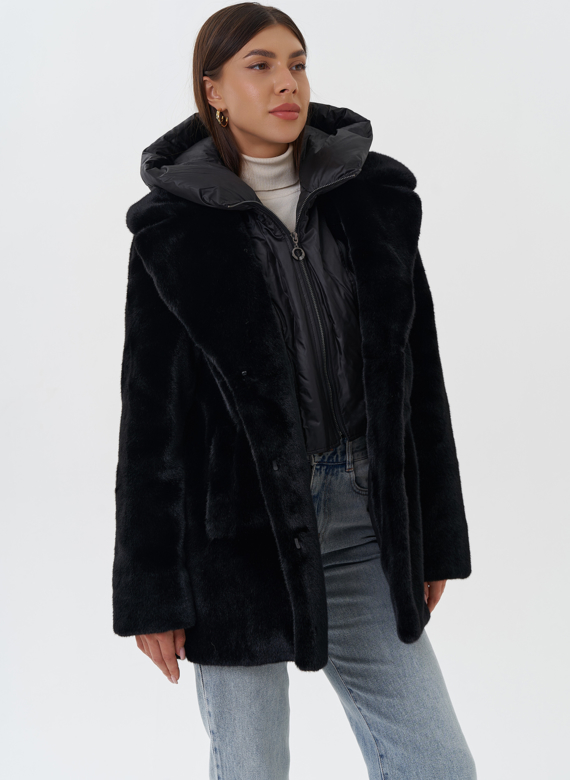 Куртка из эко меха с капюшоном
