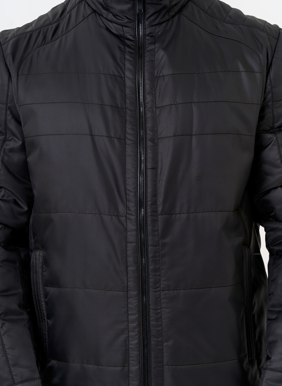 Мужская куртка с воротником стойкой