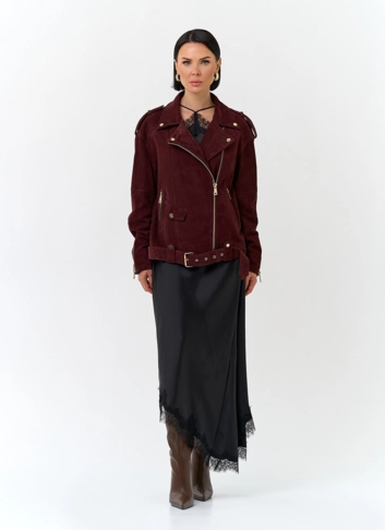 Женская куртка из натуральной замши бордового цвета