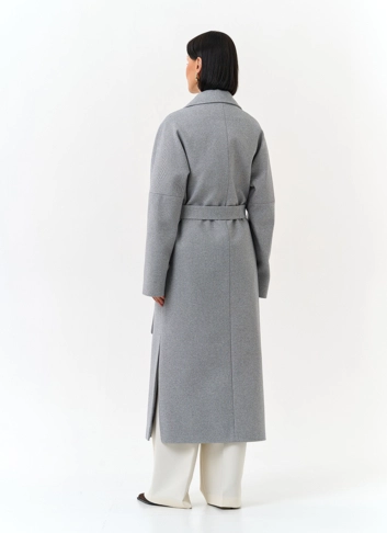 Женское пальто с английским воротником