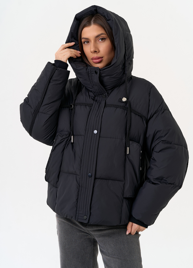 фото Женский пуховик черного цвета с капюшоном модель № 31521