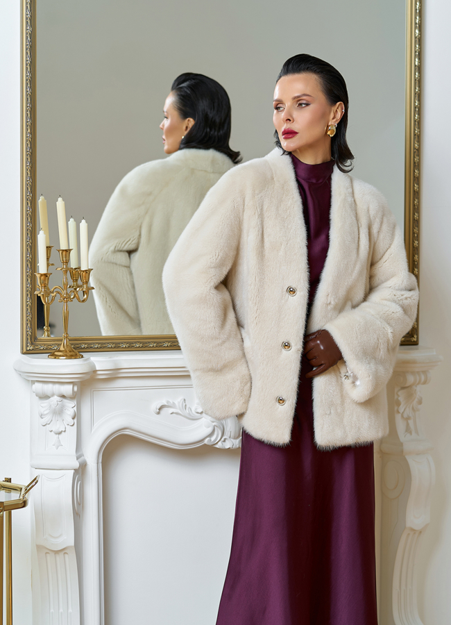 Укороченная шуба из меха норки с акцентными пуговицами модель № 31703 универмаг малина