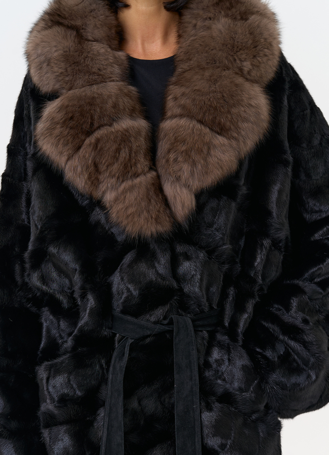 Женская шуба из меха норки  воротником из меха песца модель № 31486 универмаг малина