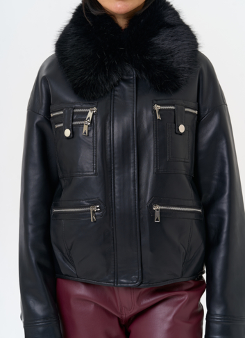 Женская утепленная куртка из эко кожи черного цвета