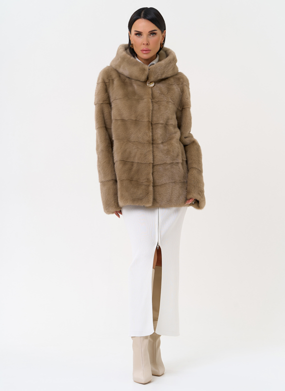 Короткая шуба с капюшоном
