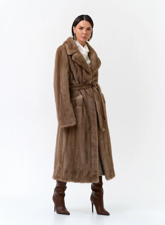 Женская шуба из меха норки с английским воротником