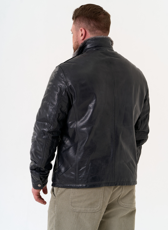 Куртка из натуральной кожи с воротником стойкой