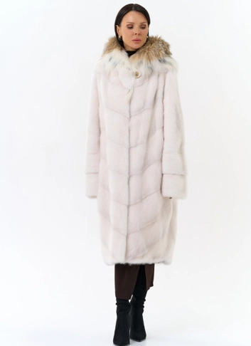 Светлая шуба с рысью