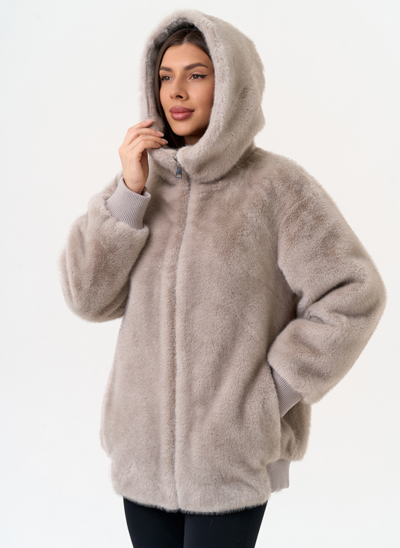 Женская куртка из эко меха с капюшоном