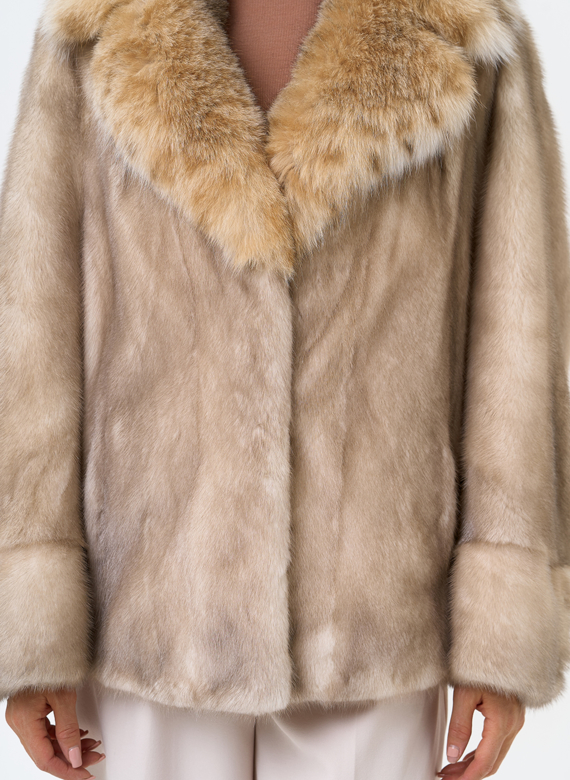 Куртка из меха норки с английским воротником из меха рыси