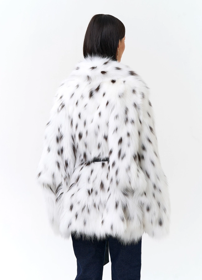 Шуба из меха лисы с инкрустацией под рысь модель № 33771 в кредит