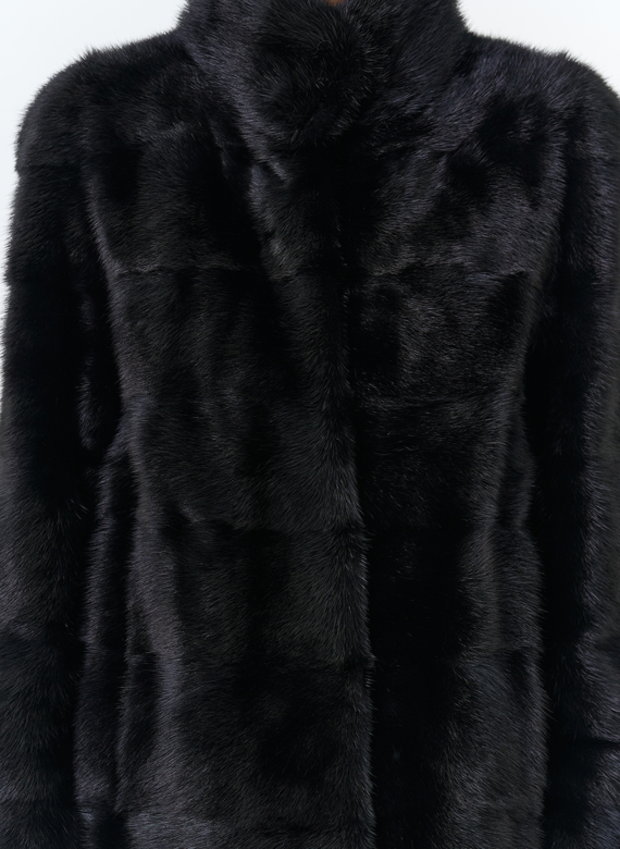 Укороченная норковая шуба с воротником стойкой черного цвета 