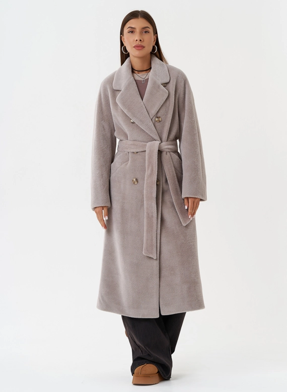 Утепленное двубортное пальто с английским воротником