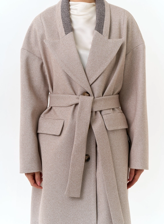 Женское пальто с акцентным воротником фото